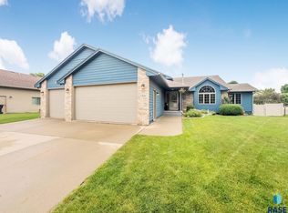1204 W Murphy Dr, Sioux Falls, SD 57108