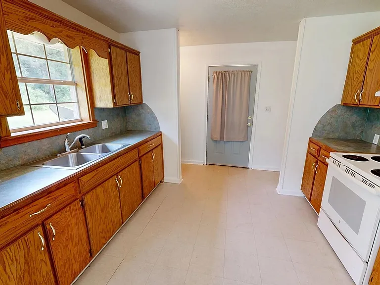 1112 Pinder Ln — Photo 6