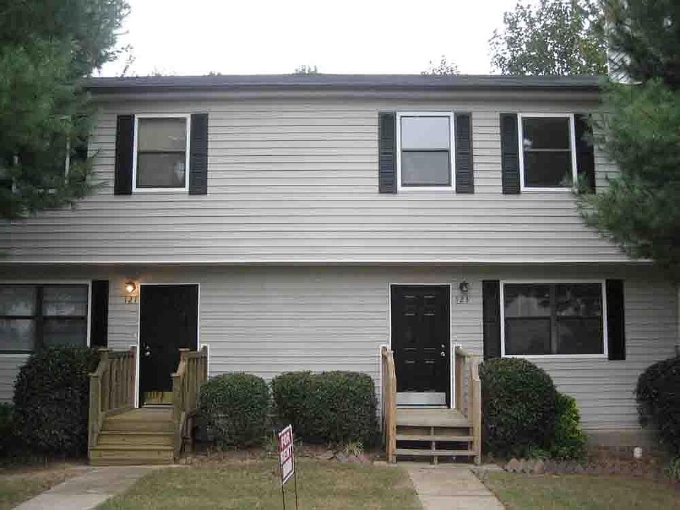 1st image of 121 Bentley Pkwy