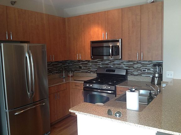 3rd image of 757 N Orleans St #801