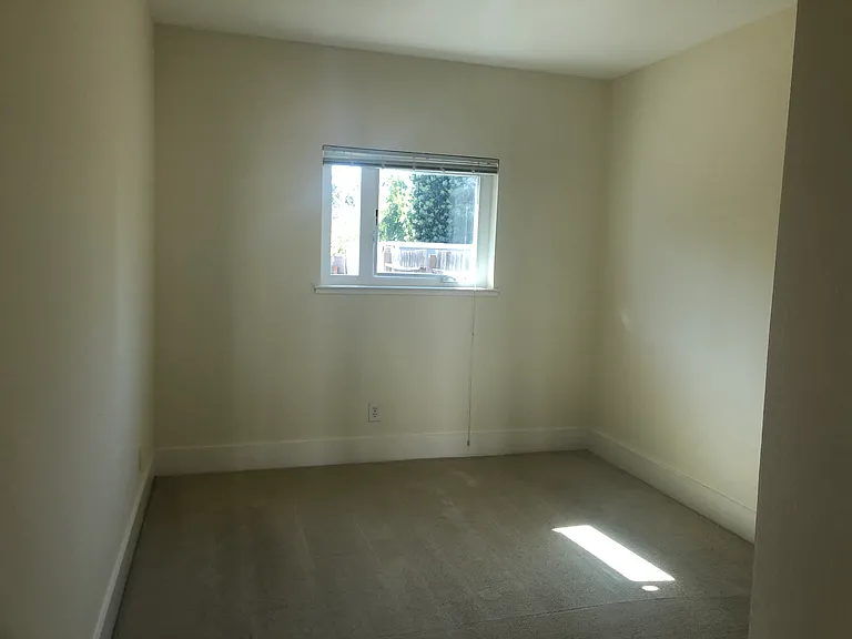 457 40th St #1 — Photo 2