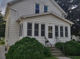 943 W 10th Ave, Oshkosh, WI 54902