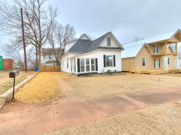 219 W 9th St, Chandler, OK 74834