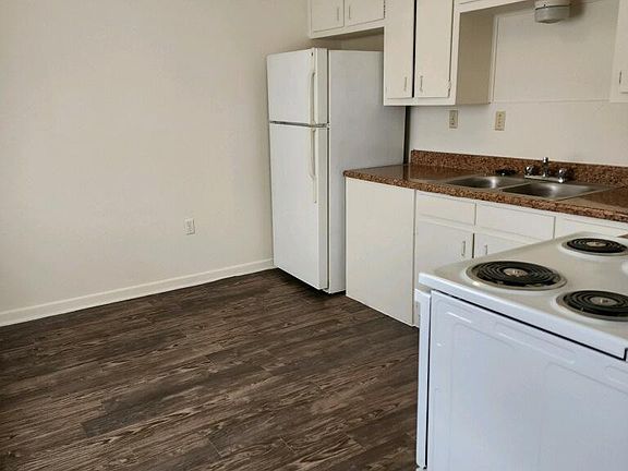 4th image of 309 Sunset Ln #G