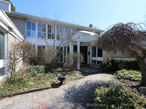 3rd image of 18 Silvergrove Rd