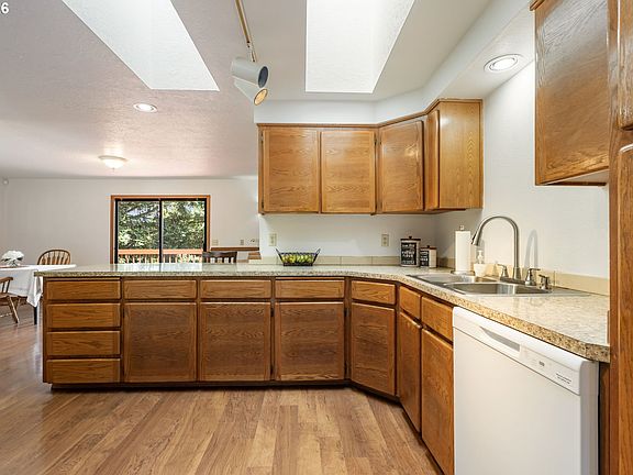 4th image of 4115 SW 17th Ct