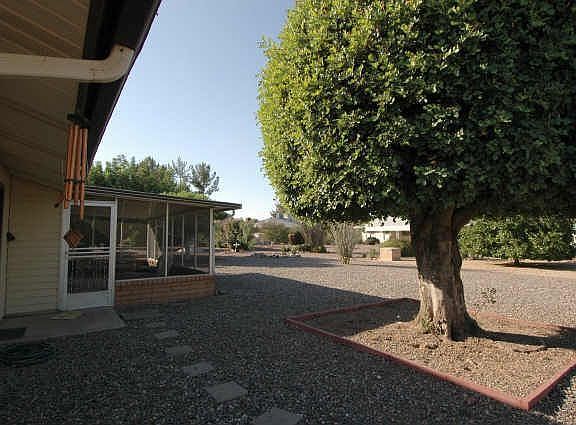 Large lot - low maintenance - screened in enclosed back patio