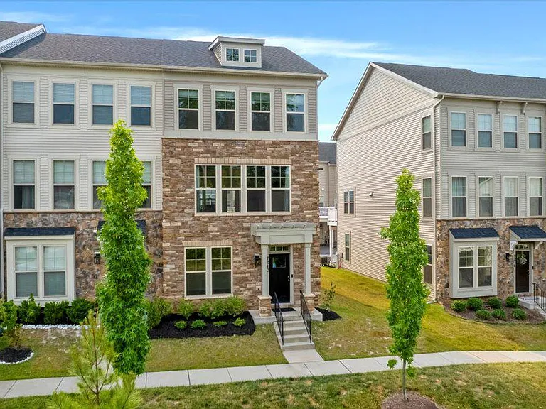 7210 Hartley Ln — Photo 3