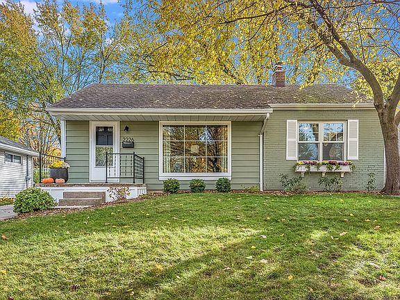 3rd image of 2226 Audobon Dr SE