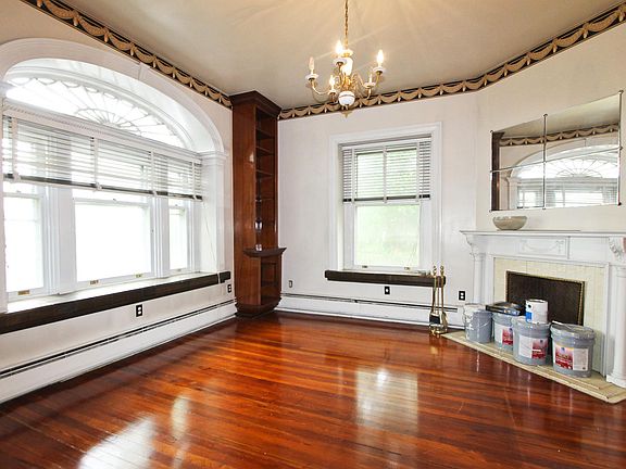 5th image of 119 E Johnson St APT 1W