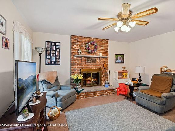 4th image of 4 Manalapan Woods Dr