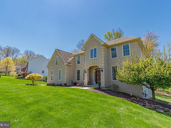 3rd image of 103 Clydesdale Ct