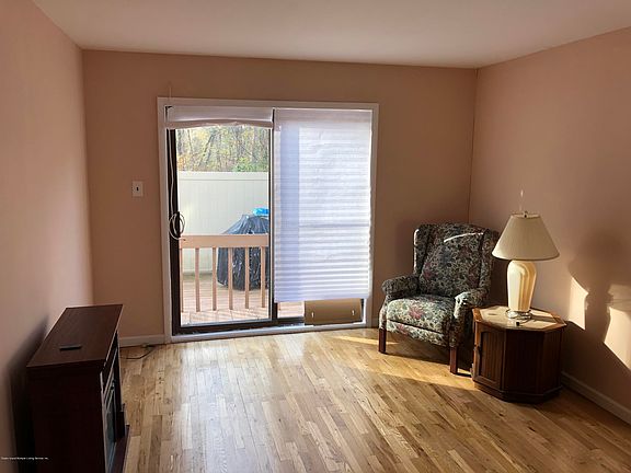 2nd image of 460 Hawthorne Ave
