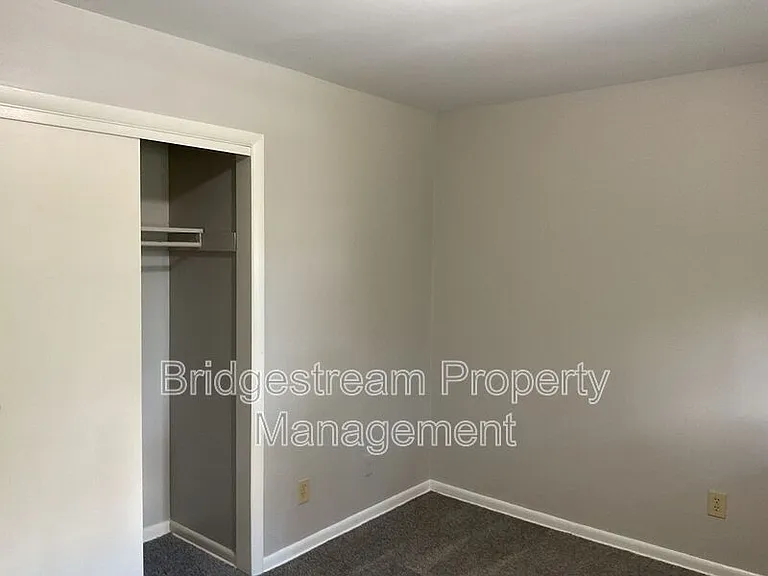 7837 N Main St #9 — Photo 8