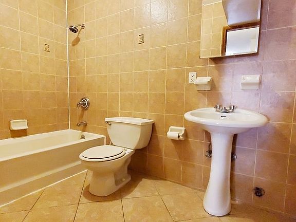 5th image of 1064 Myrtle Ave #1LL