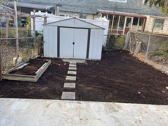 2nd image of 1522 Guilford Pl