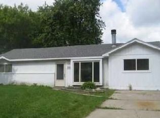 1948 Henbert Rd, West Bloomfield, MI 48324