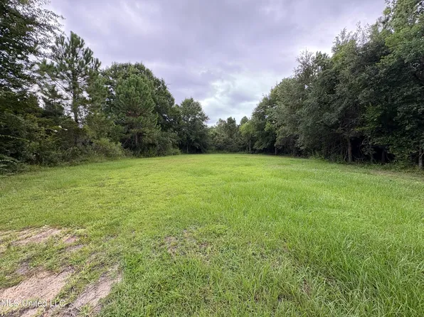 116 Hickory St, Pass Christian, MS 39571