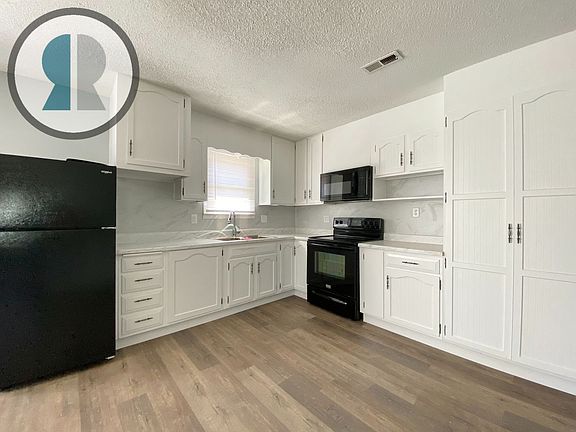 2nd image of 204 E 1st St #2B-2BA-1380SQFT