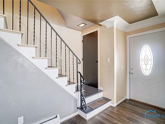 5th image of 415 Parkwood Dr