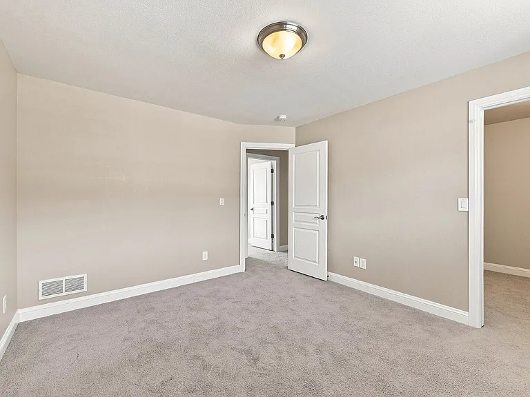 5671 Majestic Dr — Photo 28