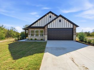 420 E Ball St, Whitewright, TX 75491