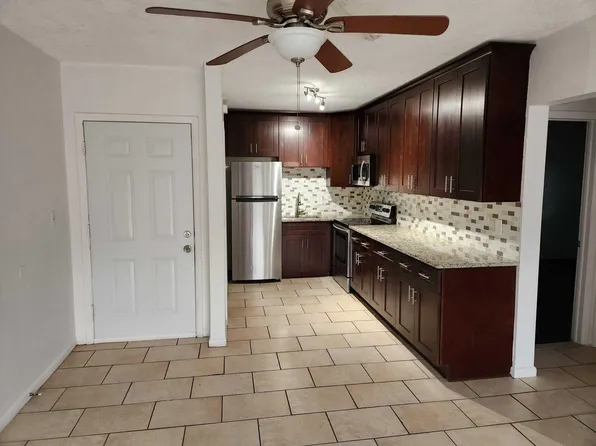 1021 Crystal Lake Dr APT 203, Pompano Beach, FL 33064