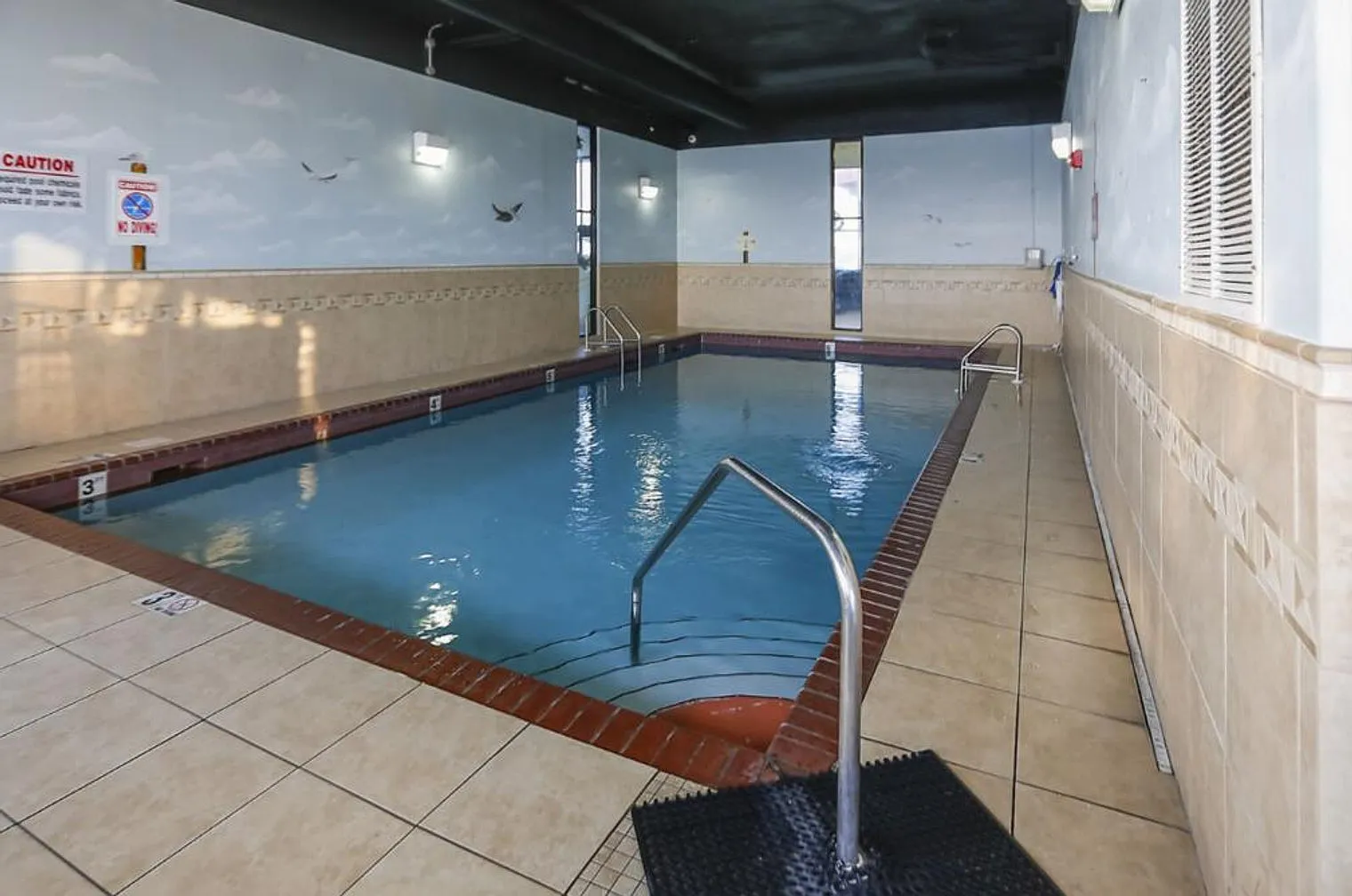 3 bed, 2.0 bath, 1097 sqft, $3,930 — Photo 3