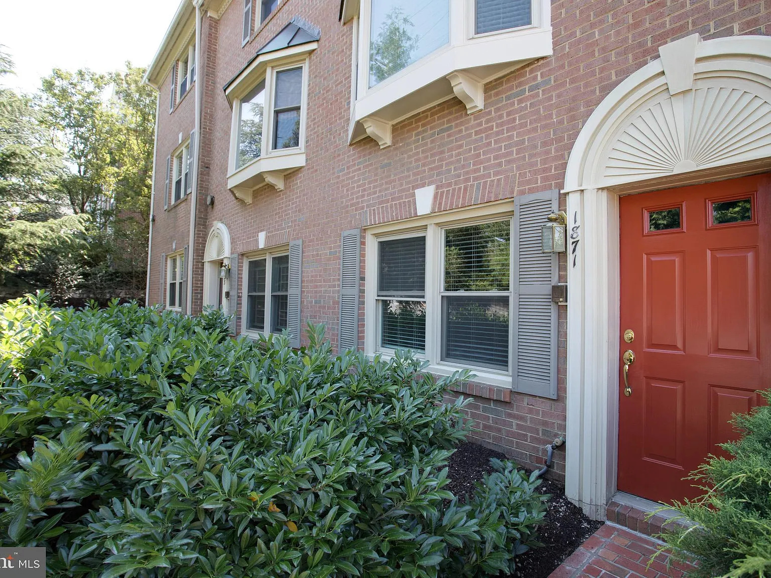 3 bed, 3.5 bath, 1620 sqft, $4,500 — Photo 3