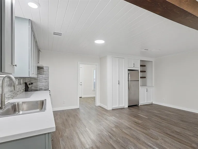 1509 Walton St — Photo 9