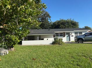 530 Sailfish Dr E, Atlantic Beach, FL 32233
