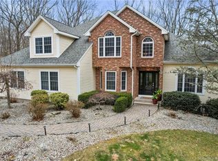 18 Hearthstone Ct, Southington, CT 06489