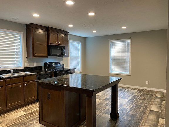 3rd image of 225 Pebble Creek Dr #294