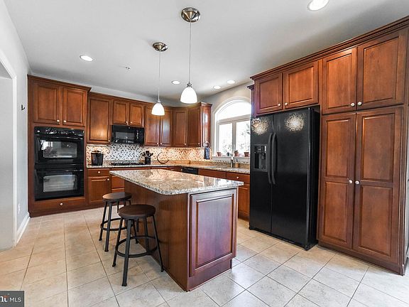4th image of 43630 Albatross St