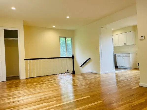 26 Elm Ave, Glen Cove, NY 11542