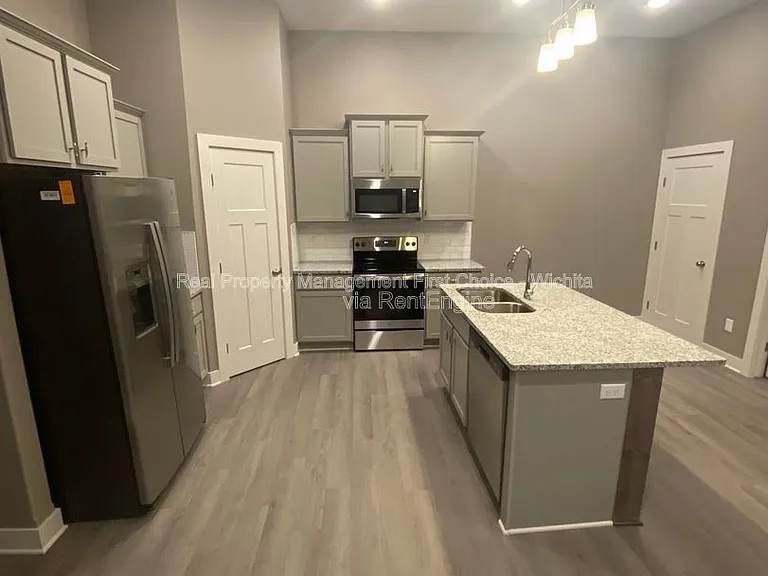 3318 W 45th St S — Photo 3