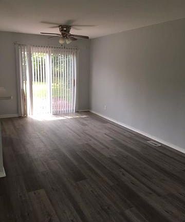 5th image of 22465 Yates Ave