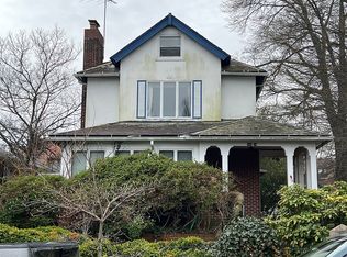 16016 Riverside Dr, Beechhurst, NY 11357