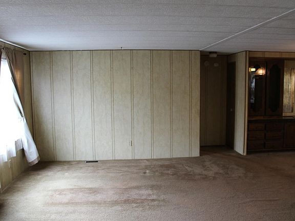 5th image of 15915 Beechwood Ave