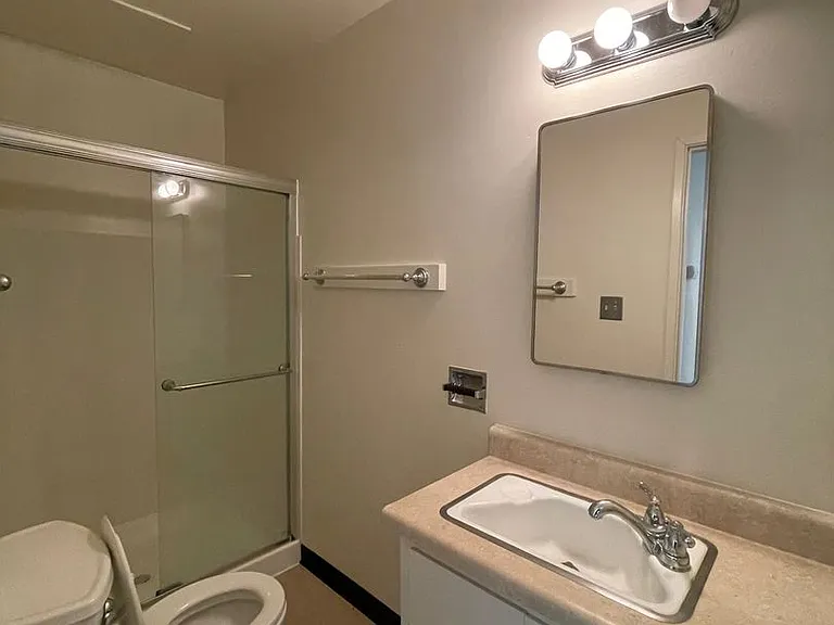 443 Lee St — Photo 11