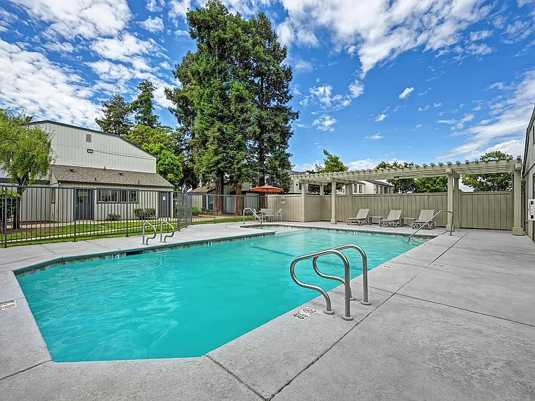 The Redwoods Apartments — Photo 24
