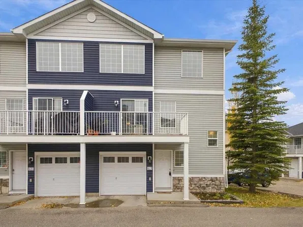 619 NW Country Village Cpe NE, Calgary, AB T3K 6E1