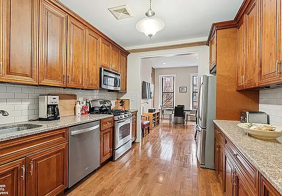 3rd image of 121 W 131st St APT 3