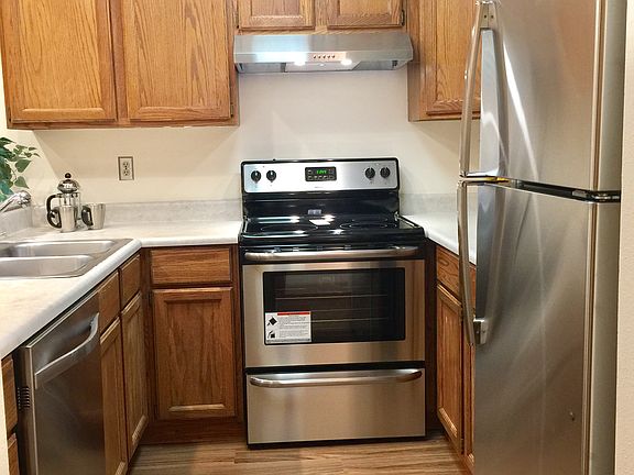 NEW : fridge, stove, d/w