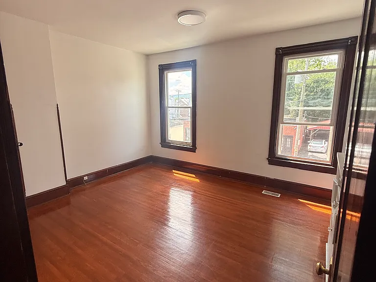 517 Windsor St #1 — Photo 10