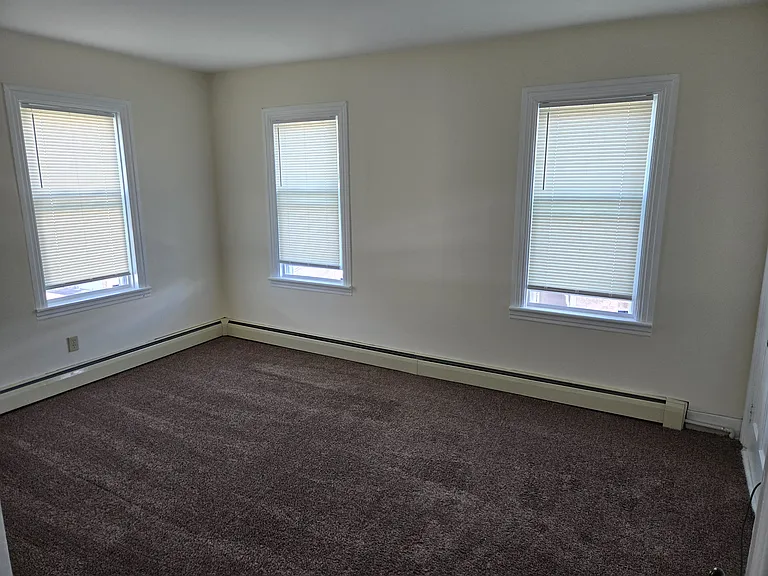 19 E Chestnut St — Photo 2