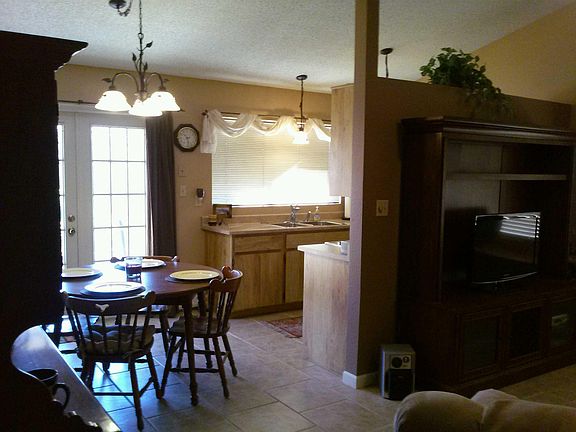 2nd image of 9 N Fir St
