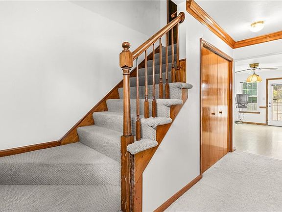 5th image of 371 Knells Ridge Dr