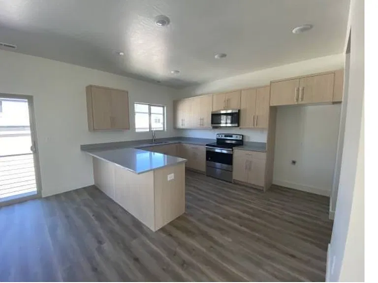 153 W Autumn Ln — Photo 40