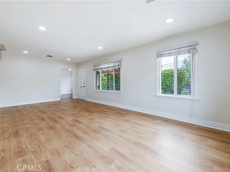 6443 Agnes Ave — Photo 4